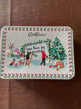 🆕 Cath Kidston Cream Holiday Tin with Green Tree and Red Accents